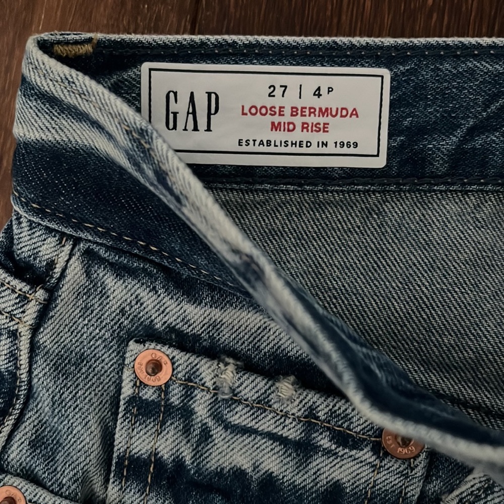 GAP shorts - Picture 2 of 4